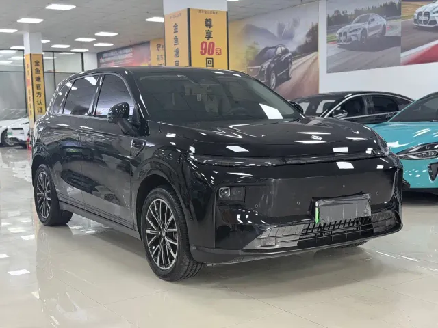 Leapmotor B10 — Фото автомобиля 3