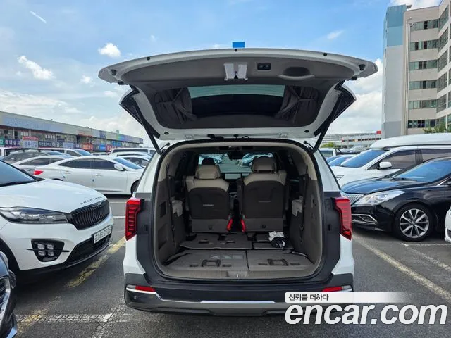 Kia Carnival Generation 4 — Фото автомобиля 4