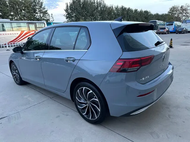 Volkswagen Golf — Фото автомобиля 15