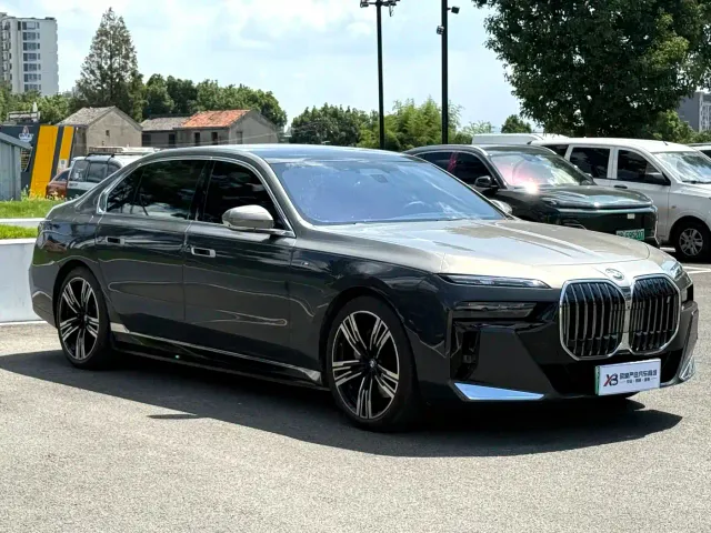 BMW i7 — Фото автомобиля 6