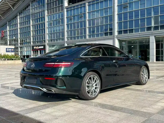 Mercedes-Benz E-Class — Фото автомобиля 4