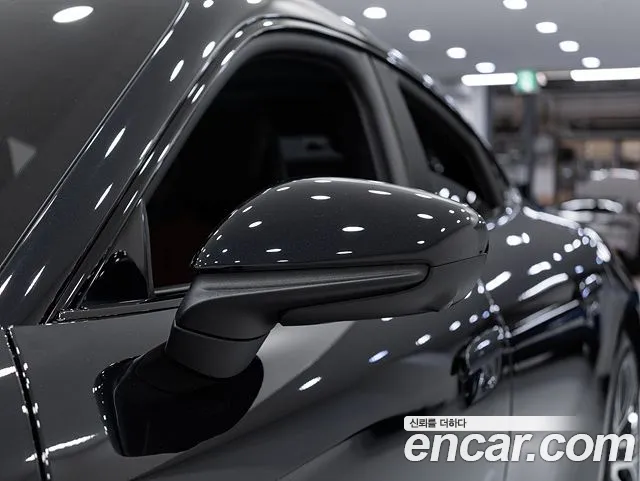 Porsche Taycan — Фото автомобиля 16