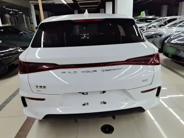 BYD e2 — Фото автомобиля 5