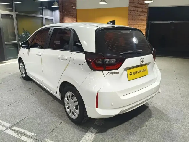 Honda Fit — Фото автомобиля 3