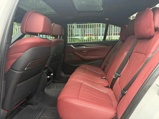 BMW 5 Series — Фото автомобиля 16