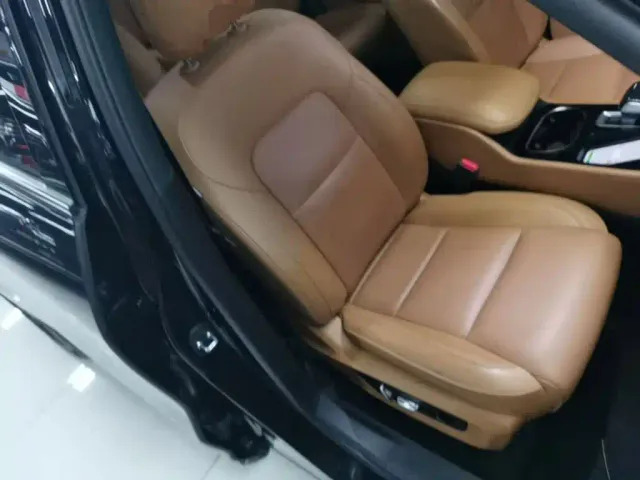 Li Auto ONE — Фото автомобиля 24