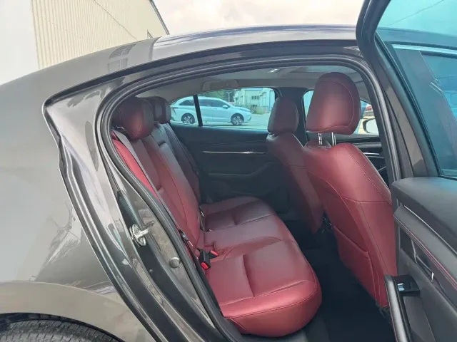 Mazda Axela — Фото автомобиля 20