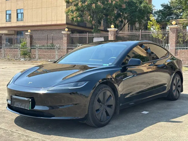 Фотография автомобиля — Tesla Model 3
