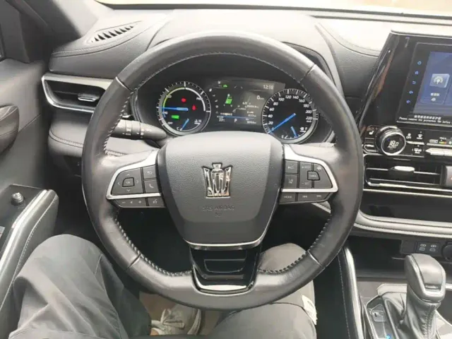 Toyota Crown Kluger 2021 2.5L HEV 4WD Luxury — Фото автомобиля 10