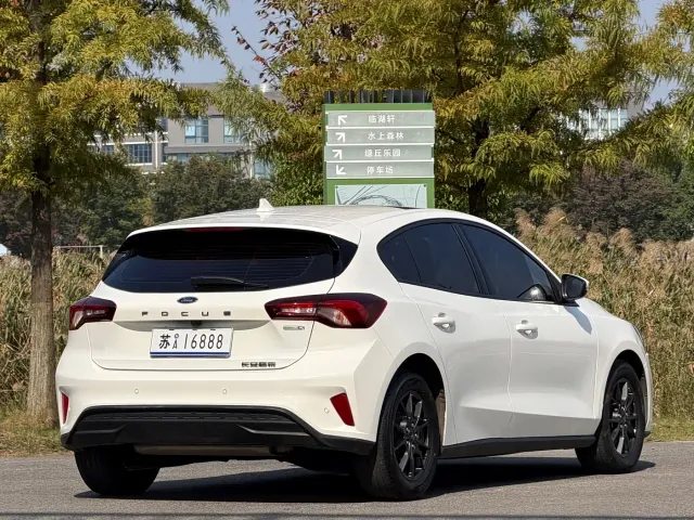 Ford Focus — Фото автомобиля 6