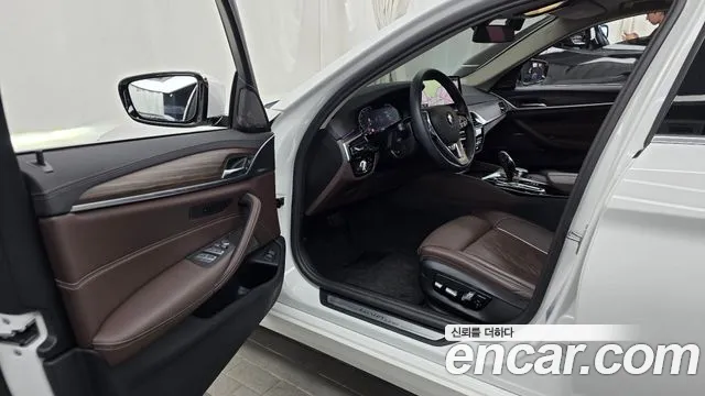 BMW 5-Series — Фото автомобиля 10