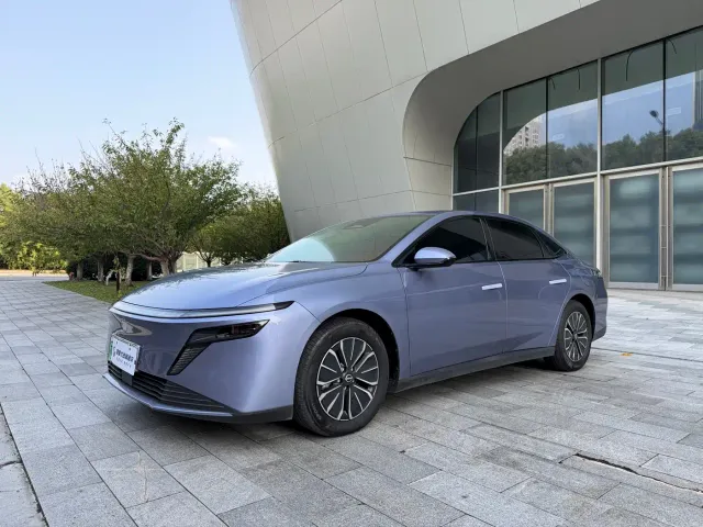Фотография автомобиля — Nissan N6
