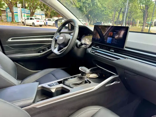 Geely Emgrand — Фото автомобиля 19