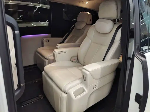 Li Auto MEGA — Фото автомобиля 16
