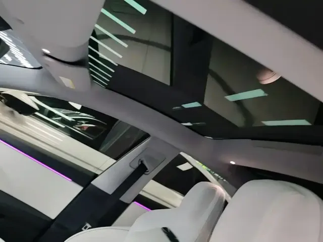 Tesla Model 3 — Фото автомобиля 17