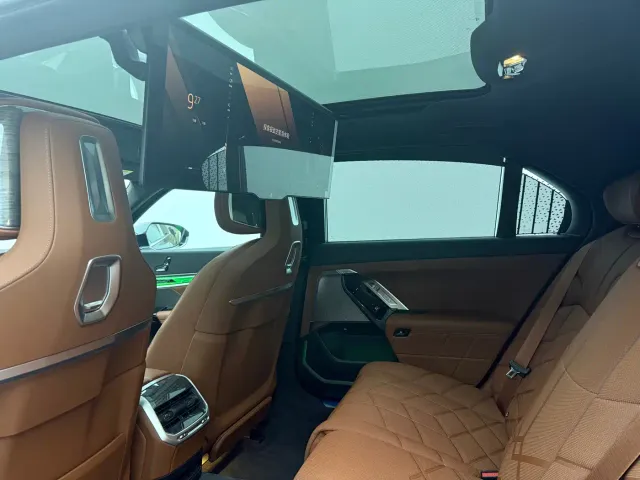 BMW 7 Series — Фото автомобиля 17