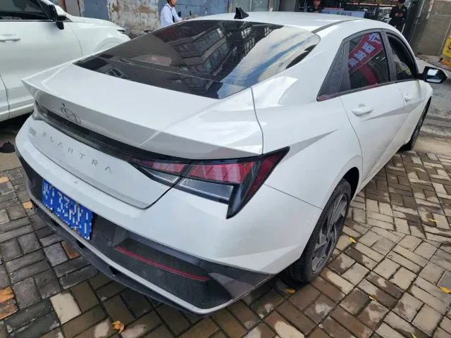 Hyundai Elantra — Фото автомобиля 6