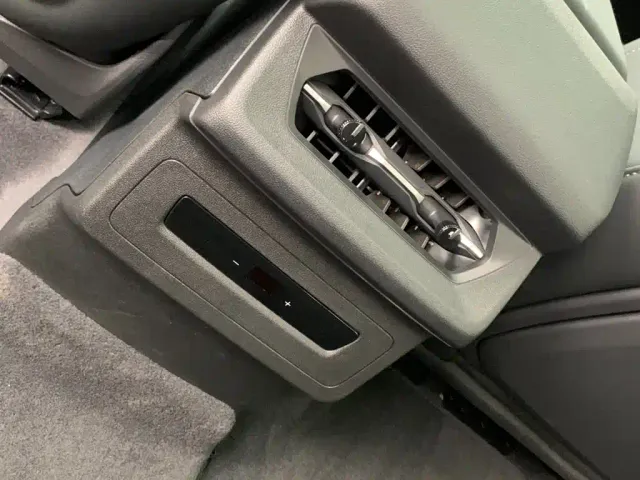 Audi Q6L e-tron — Фото автомобиля 10