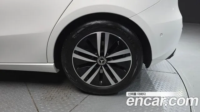 Mercedes-Benz A-Class — Фото автомобиля 21