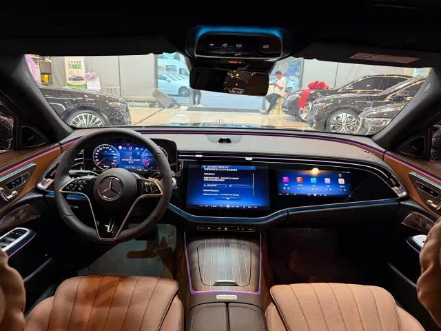 Mercedes-Benz E-Class — Фото автомобиля 11