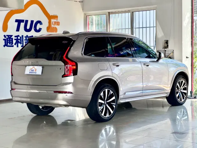 Volvo XC90 — Фото автомобиля 25