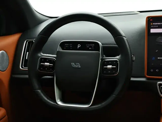 Li Auto L8 — Фото автомобиля 14