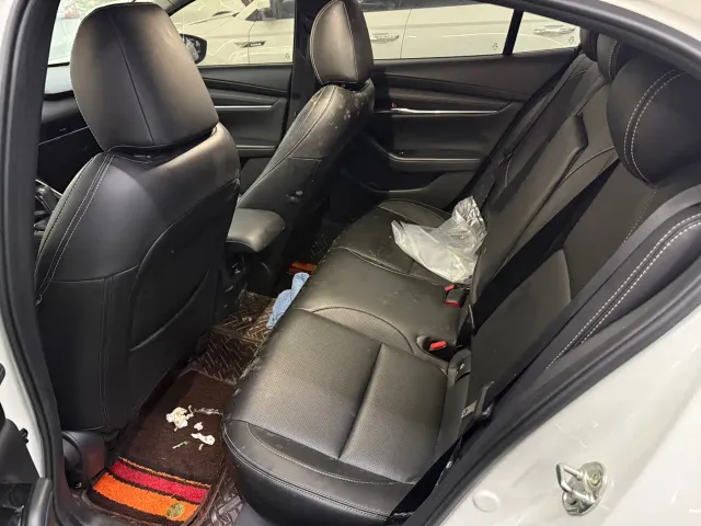 Mazda Axela — Фото автомобиля 6