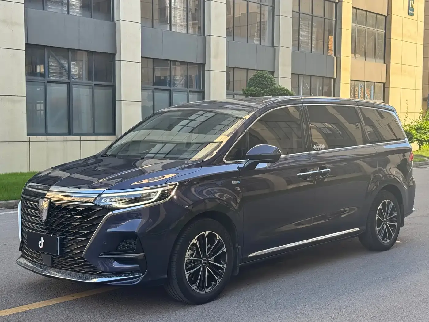 Фотография автомобиля — Roewe iMAX8