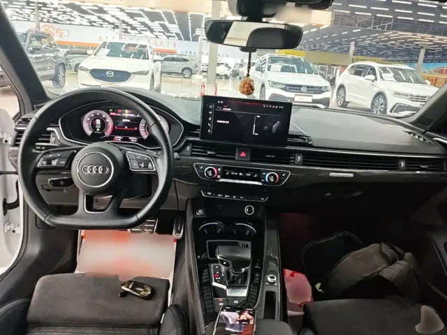 Audi A4L — Фото автомобиля 5