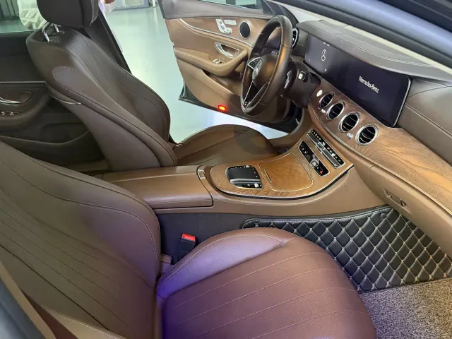 Mercedes-Benz E-Class — Фото автомобиля 9