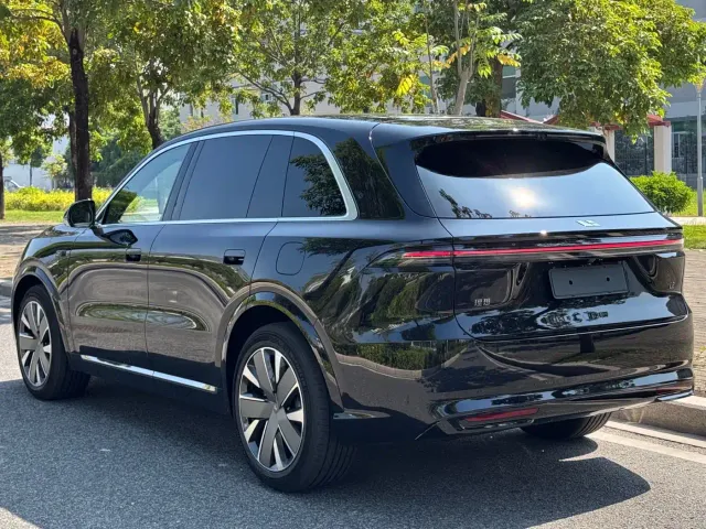 Li Auto L8 — Фото автомобиля 12