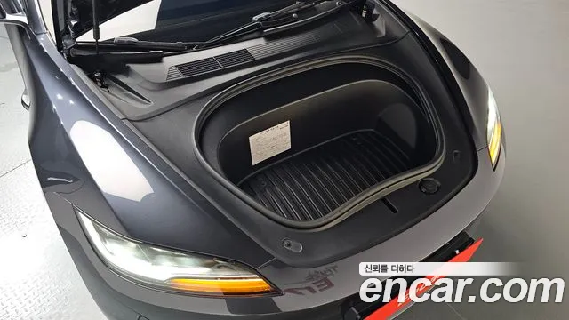 Tesla Model 3 — Фото автомобиля 6