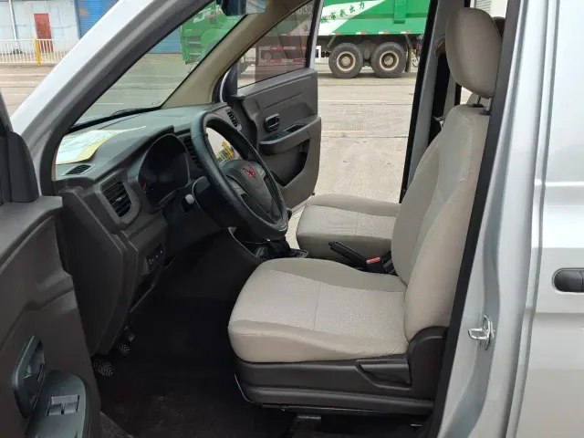 Wuling Hongguang V — Фото автомобиля 11