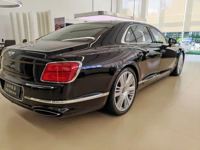 Bentley Flying Spur — Фото автомобиля 3