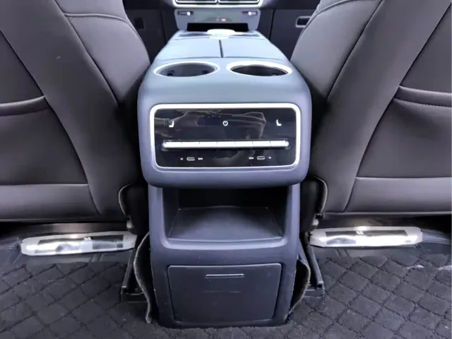Li Auto L8 — Фото автомобиля 17
