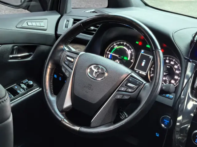 Toyota Alphard — Фото автомобиля 11
