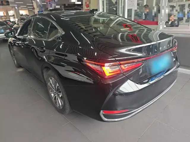 Lexus ES — Фото автомобиля 4