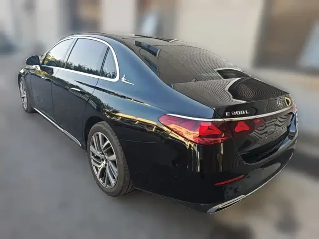 Mercedes-Benz E-Class — Фото автомобиля 6