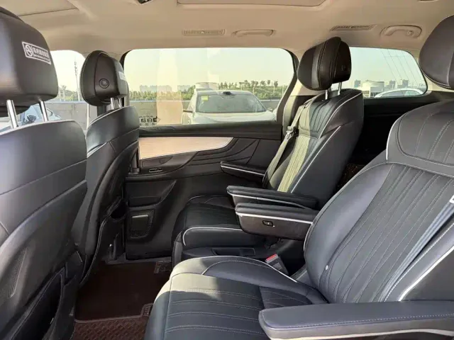 Roewe iMAX8 — Фото автомобиля 13