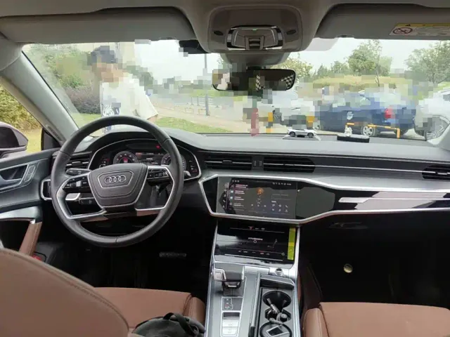 Audi A7L — Фото автомобиля 12