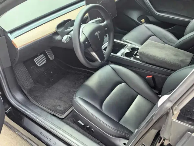 Tesla Model 3 — Фото автомобиля 9