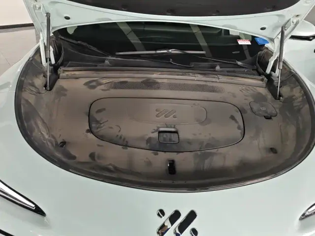 IM Motors LS6 — Фото автомобиля 10