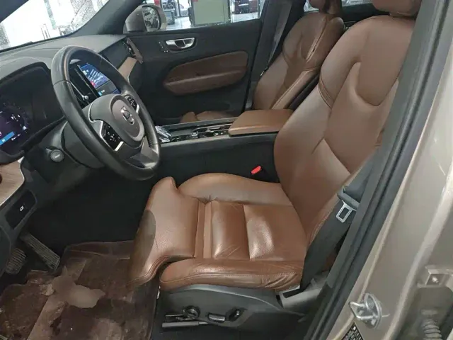 Volvo XC60 — Фото автомобиля 14