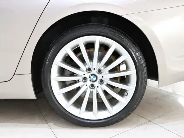 BMW 5 Series — Фото автомобиля 20