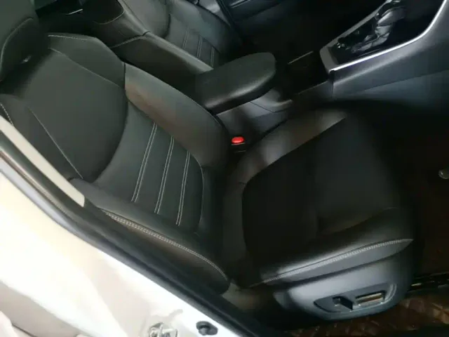 Toyota RAV4 — Фото автомобиля 24
