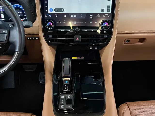 Toyota Vellfire — Фото автомобиля 18