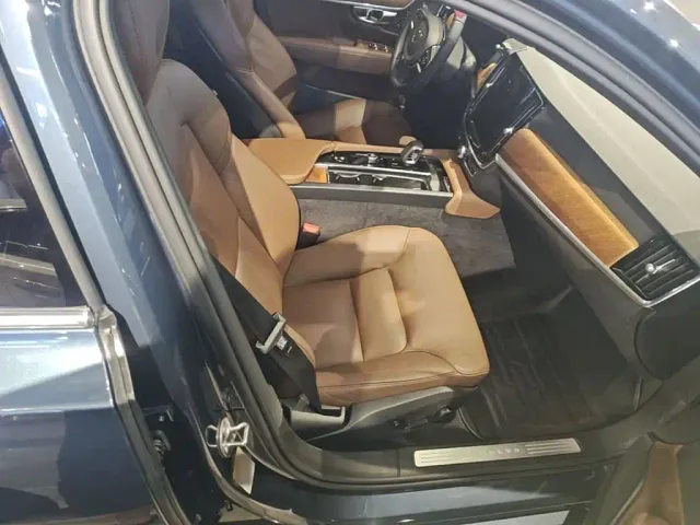 Volvo S90 — Фото автомобиля 24