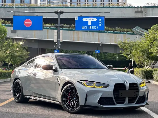 BMW M4 — Фото автомобиля 3