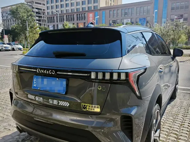 Lynk & Co 06 — Фото автомобиля 6