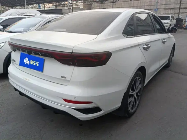 Geely Emgrand — Фото автомобиля 3